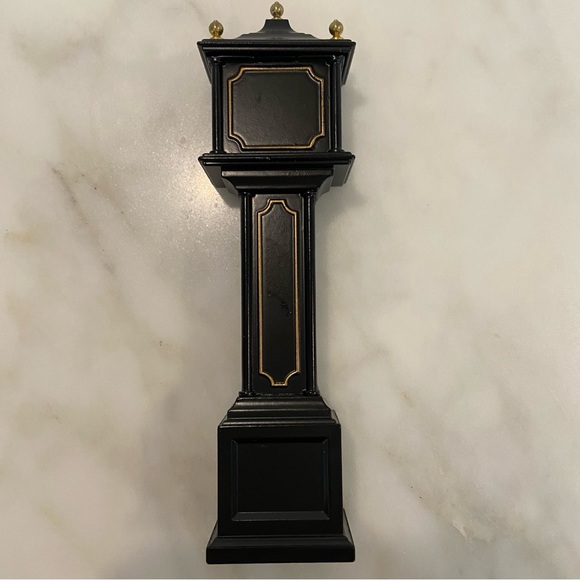 RETIRED Town Clock - Department 56, Heritage Village - Picture 3 of 10